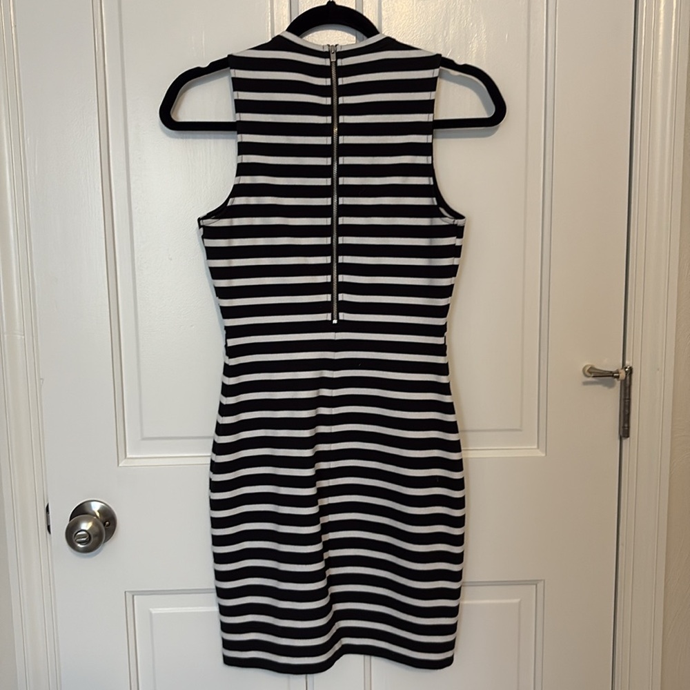 EXPRESS DRESS - Picture 2 of 4
